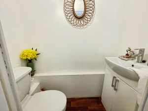 En-suite- click for photo gallery
